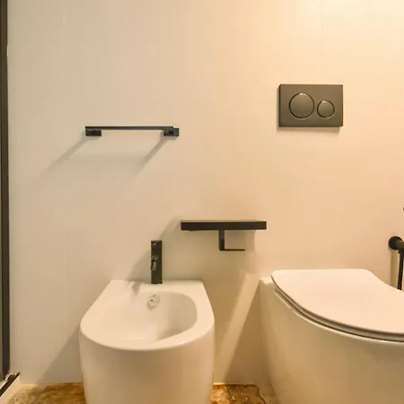 Ad Dimora & Pool - Housea Apartment